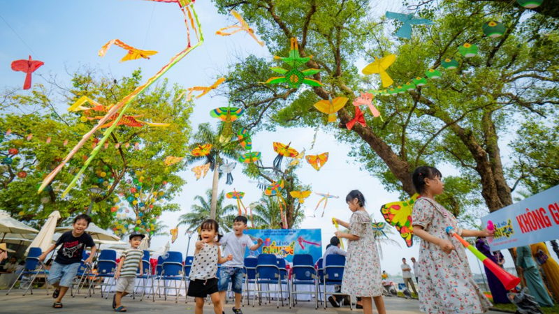 Space of traditional craft village culture in Hue - making kites in Hue (5)